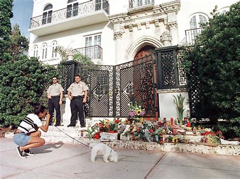 versace death photo|50 Powerful Photos Taken After Gianni Versace's 1997 Murder.